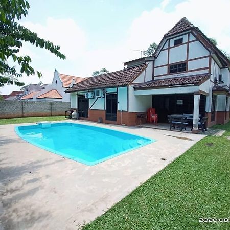 Villa With Private Swimming Pool Малакка Экстерьер фото