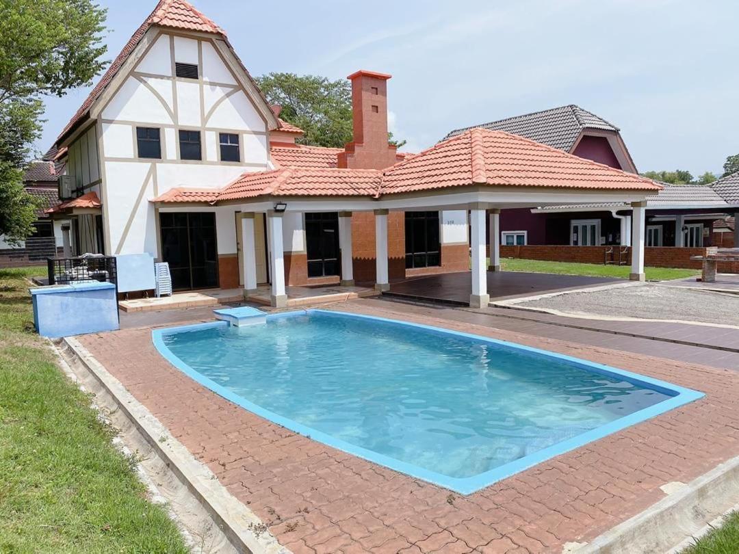 Villa With Private Swimming Pool Малакка Экстерьер фото