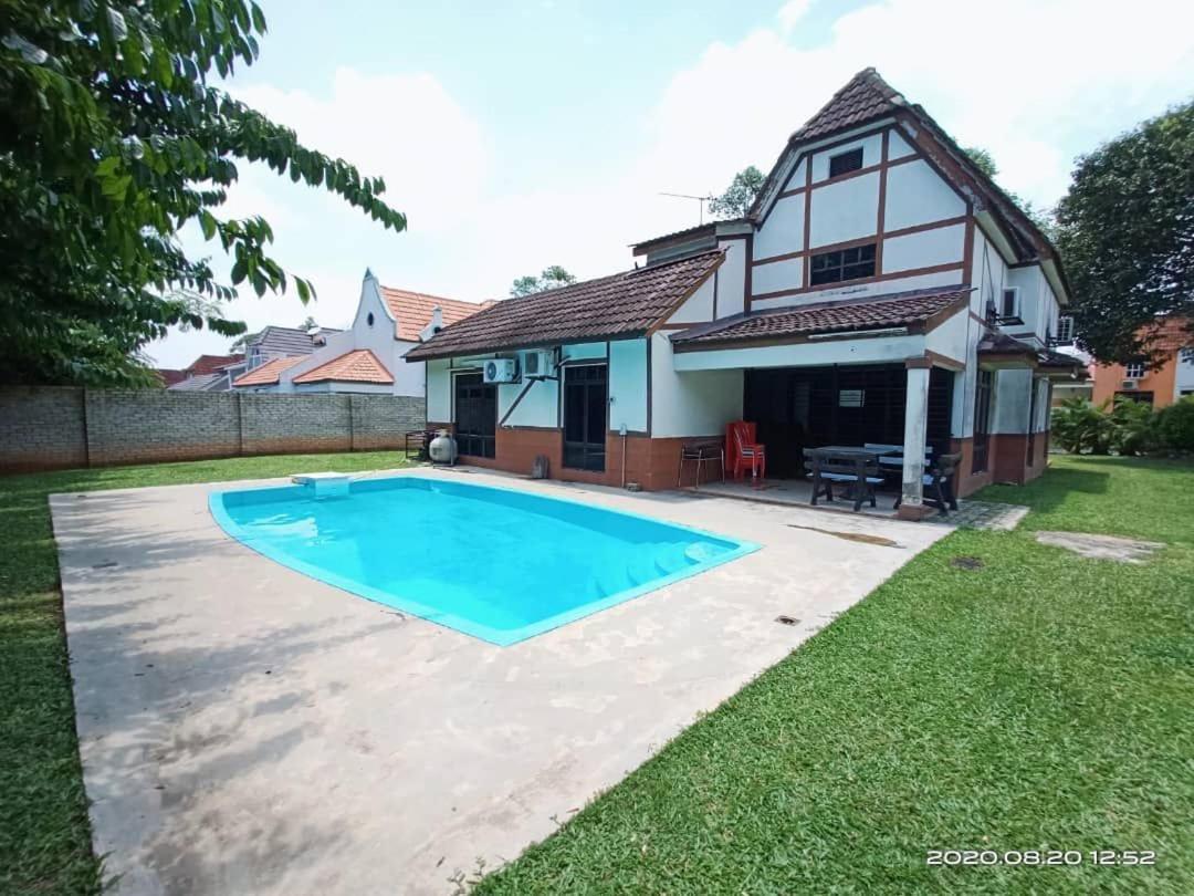 Villa With Private Swimming Pool Малакка Экстерьер фото